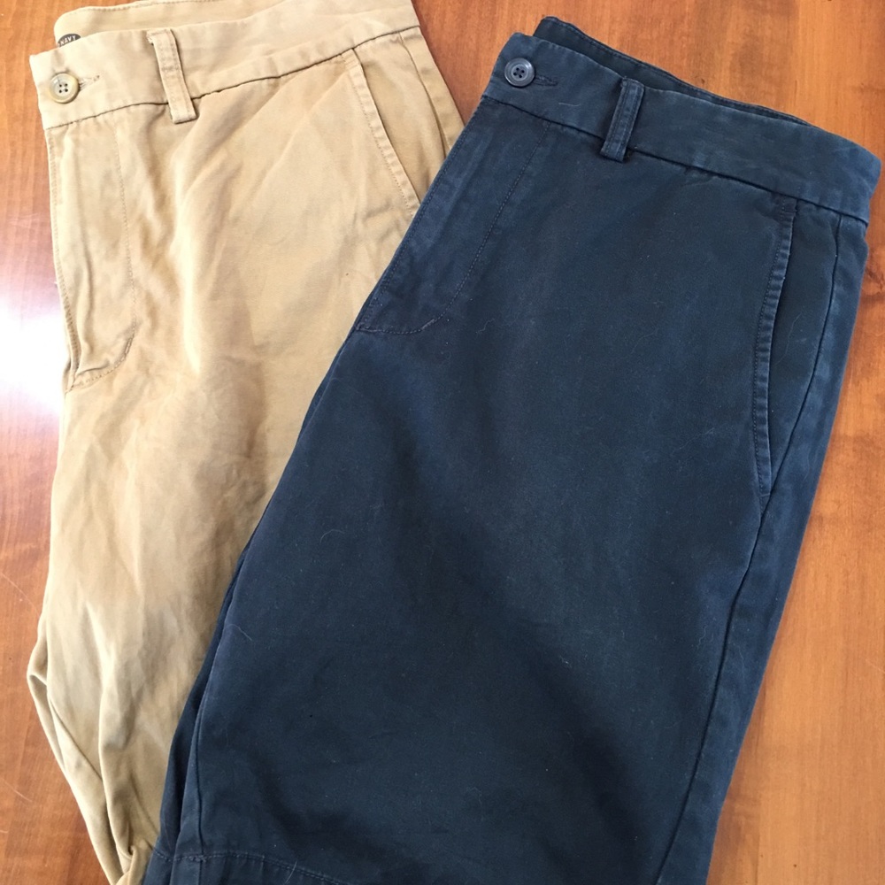 MEN’S OLD NAVY BERMUDA SHORTS SIZE 33” WAIST